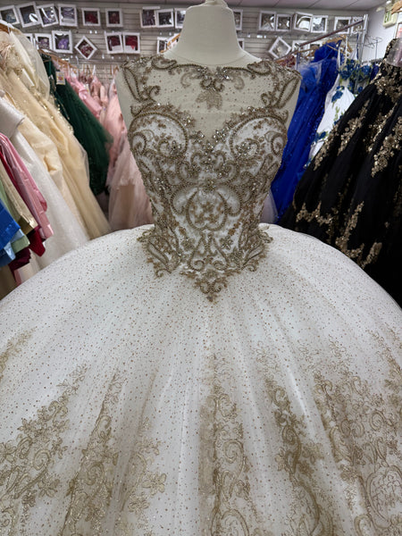 House of wu style 26941 in white/gold size 8