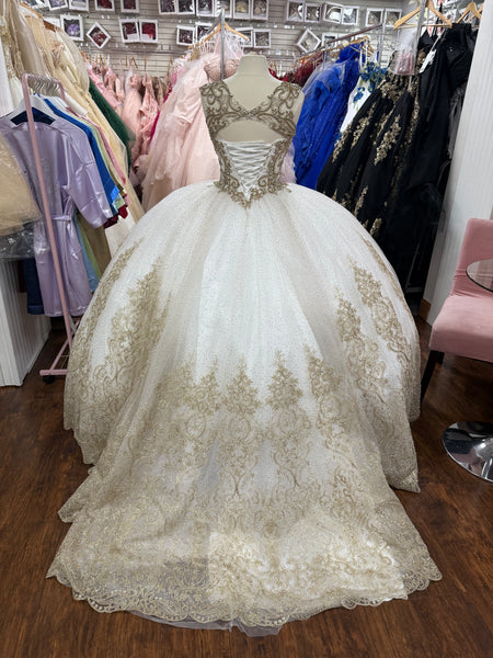 House of wu style 26941 in white/gold size 8