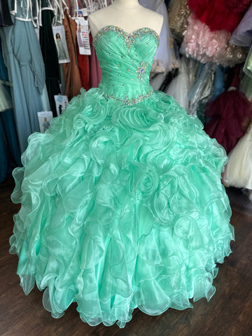 Disney Royal Ball dress 41084 in Mint color size 6