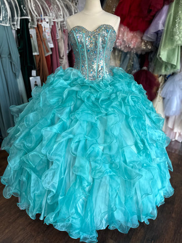 Disney Royal Ball 41046 Cinderella inspired size 6 in Tiffany color